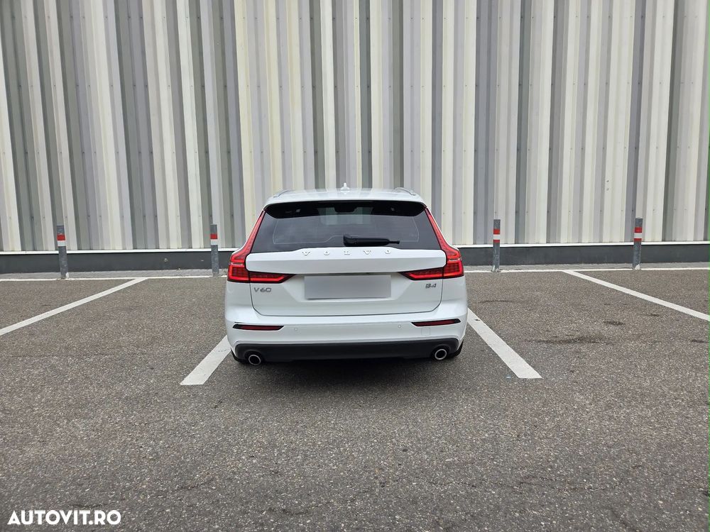 Volvo V60 B4 MHEV AT8 FWD Momentum Pro - 27