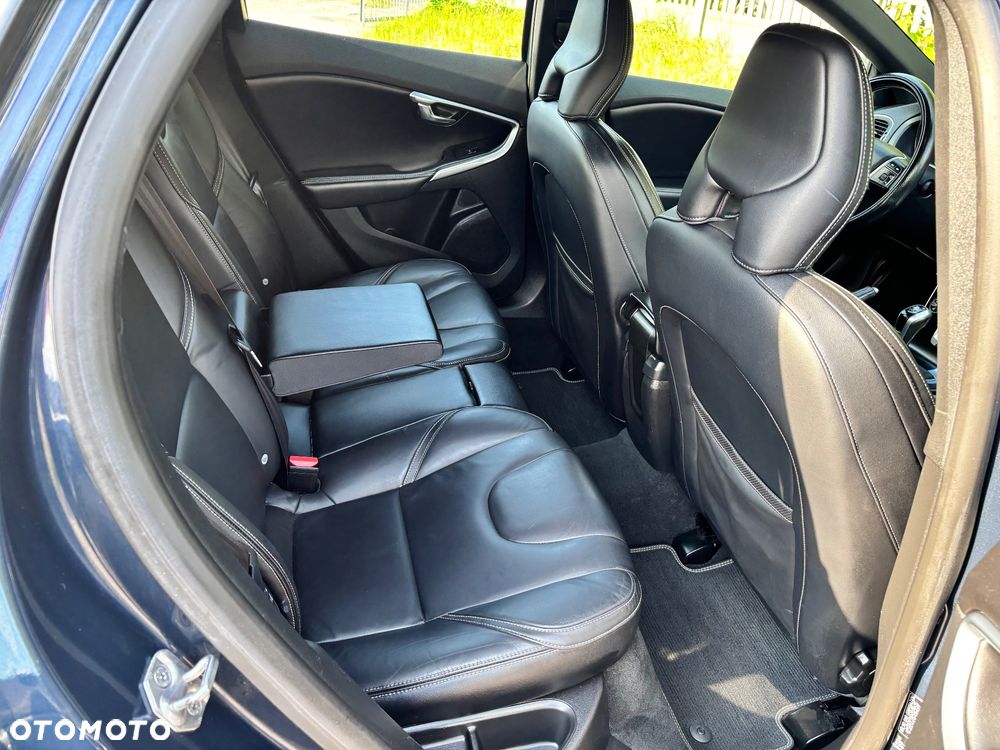 Volvo V40 D4 Drive-E R-Design Summum - 19