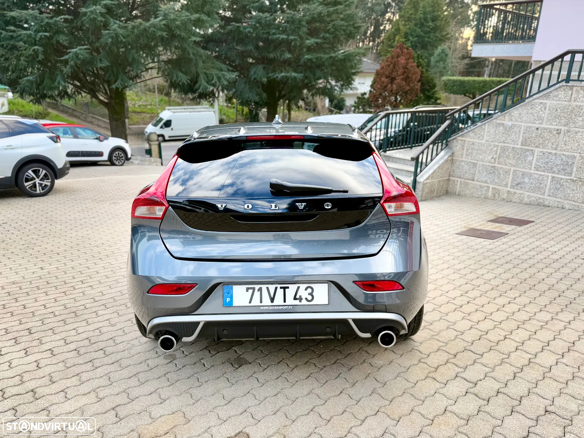 Volvo V40 1.6 D2 R-Design - 4