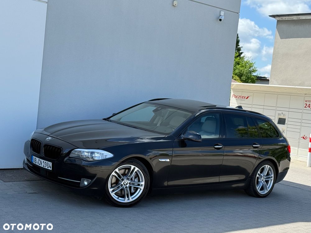 BMW Seria 5 525d Sport-Aut - 37
