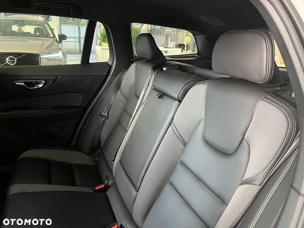 Volvo V60 T6 AWD Plug-In Hybrid Plus Dark - 10