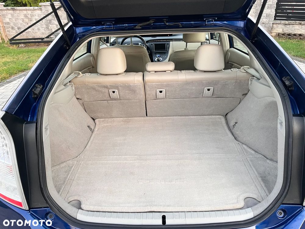 Toyota Prius (Hybrid) - 17
