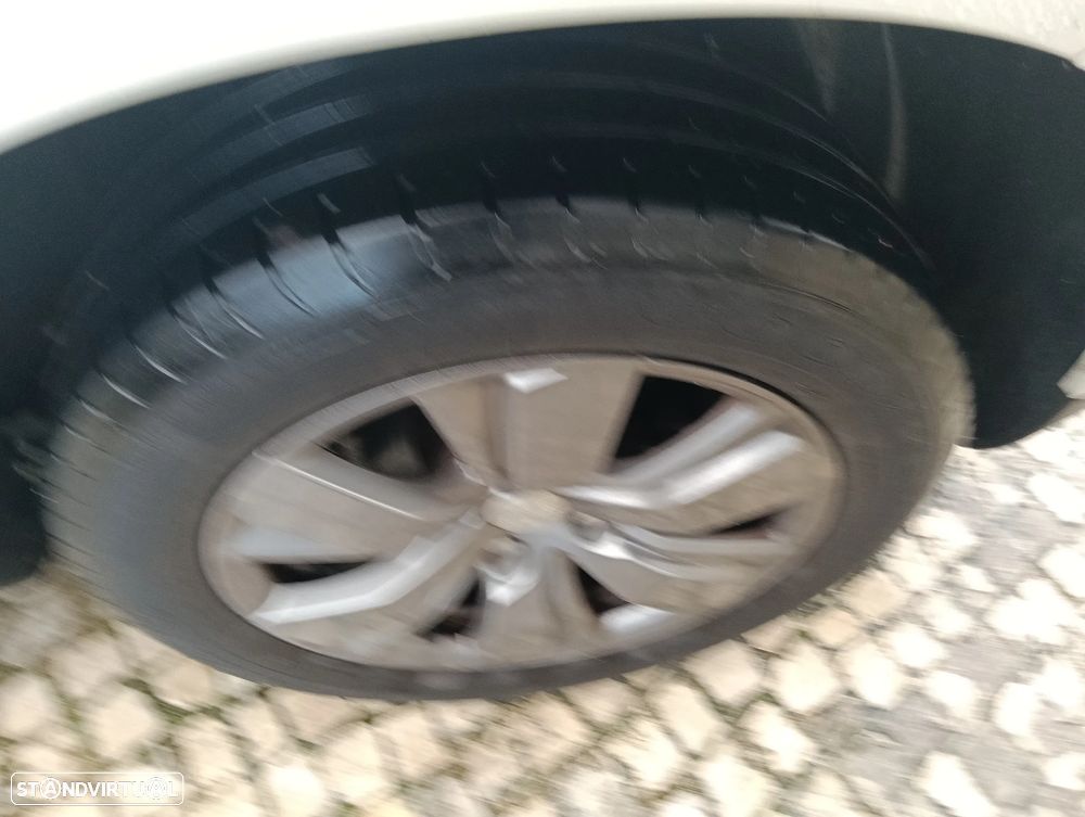 Peugeot 2008 1.2 PureTech Style - 8