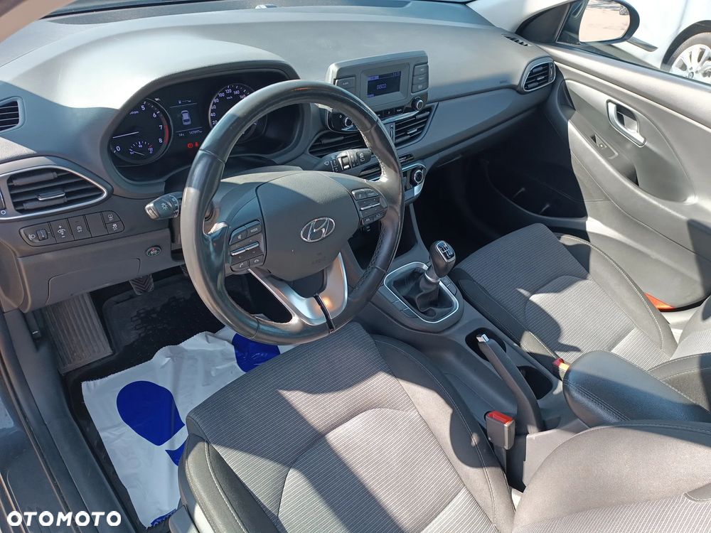 Hyundai i30 1.5 DPI Classic + - 21