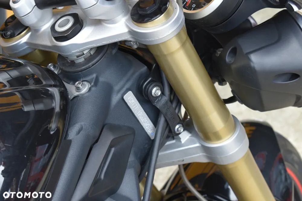 Triumph Street Triple - 27