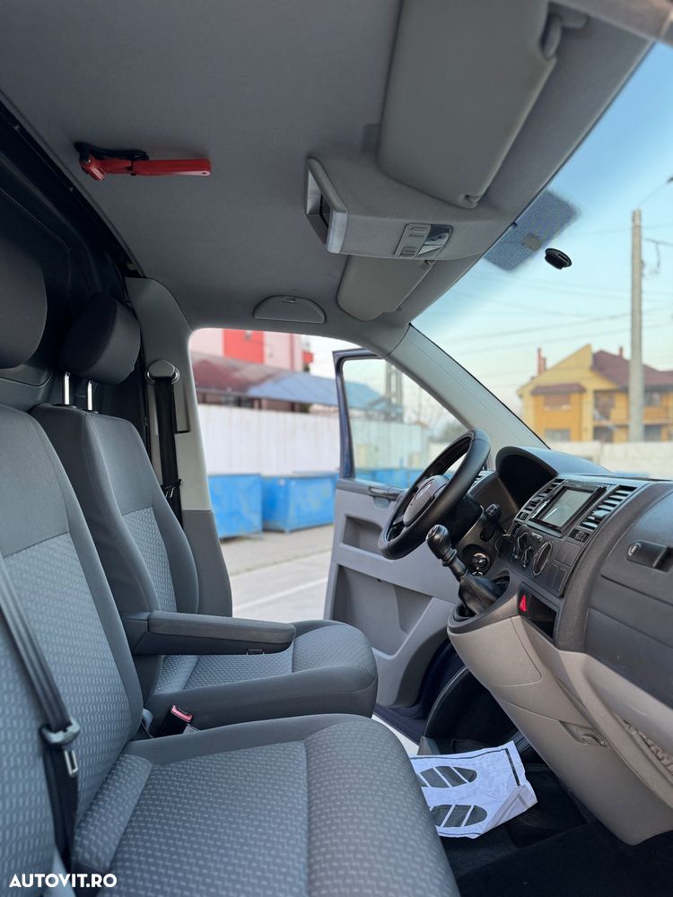 Volkswagen Transporter Shuttle Lang - 22