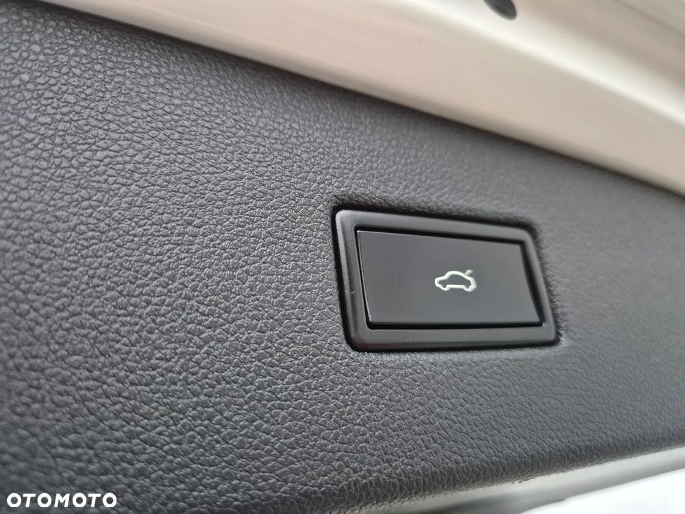 Volkswagen Tiguan 2.0 TDI SCR BlueMotion Technology Sport & Style - 23