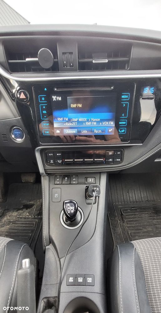 Toyota Auris Hybrid 135 Prestige - 15
