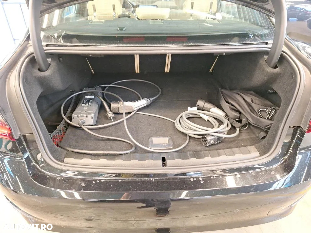 BMW Seria 3 330e AT PHEV - 8