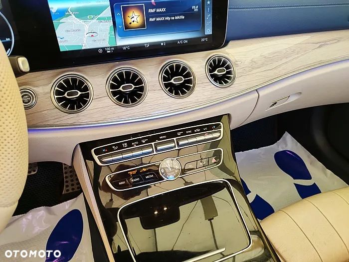 Mercedes-Benz Klasa E 220 d Kabriolet 4-Matic 9G-TRONIC - 30