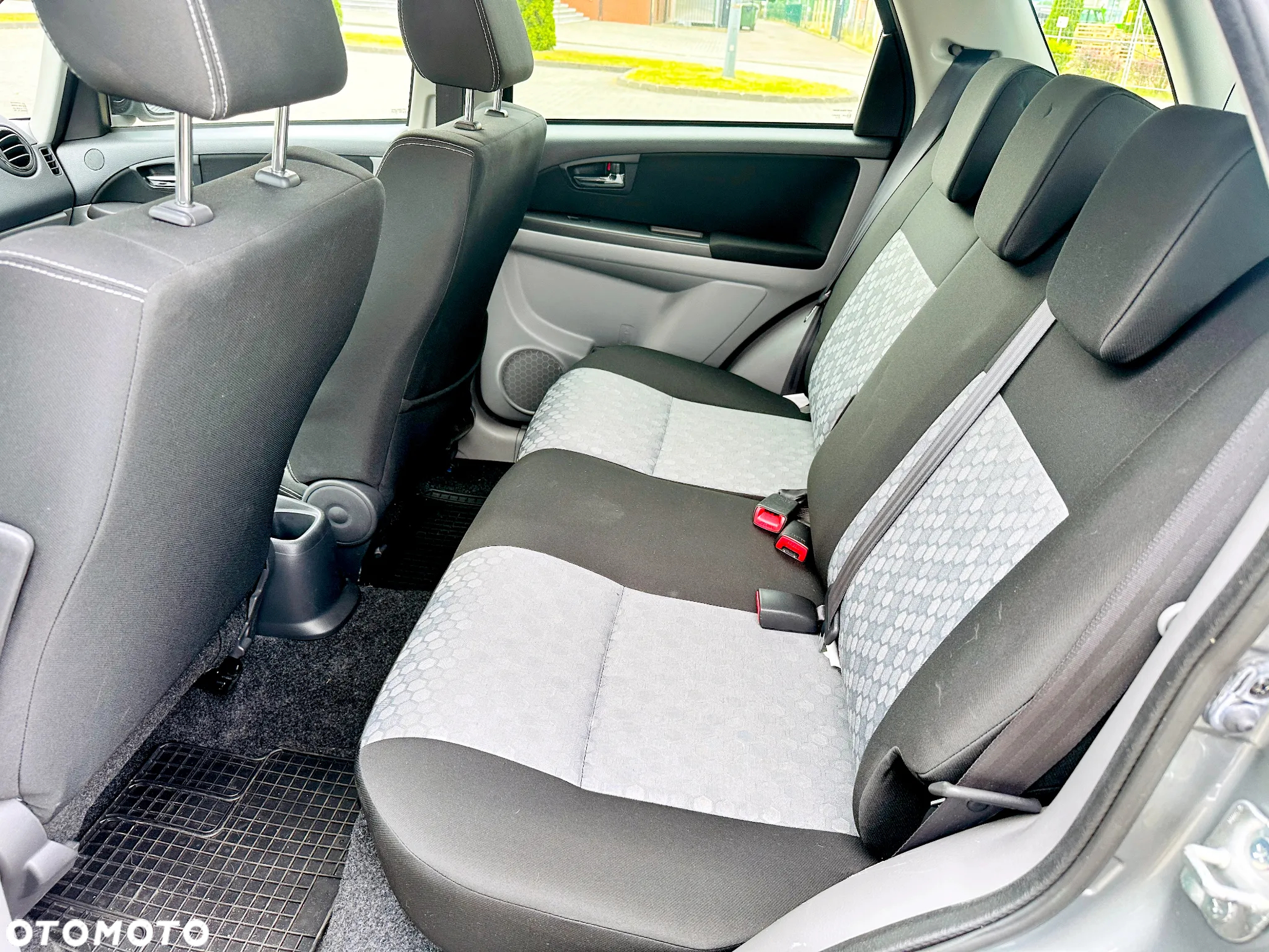 Suzuki SX4 1.6 Premium - 23