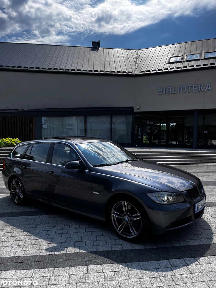 BMW Seria 3 325i xDrive - 23