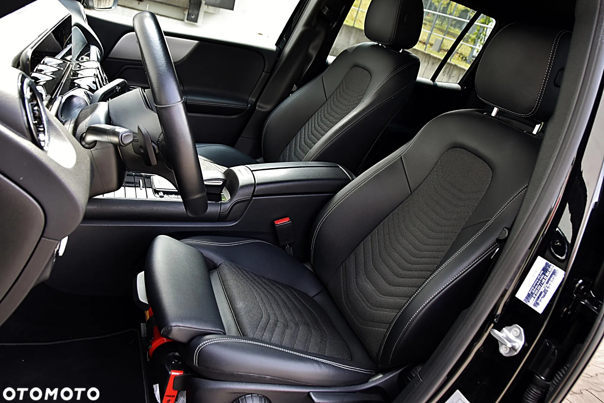 Mercedes-Benz GLB 200 7G-DCT - 16