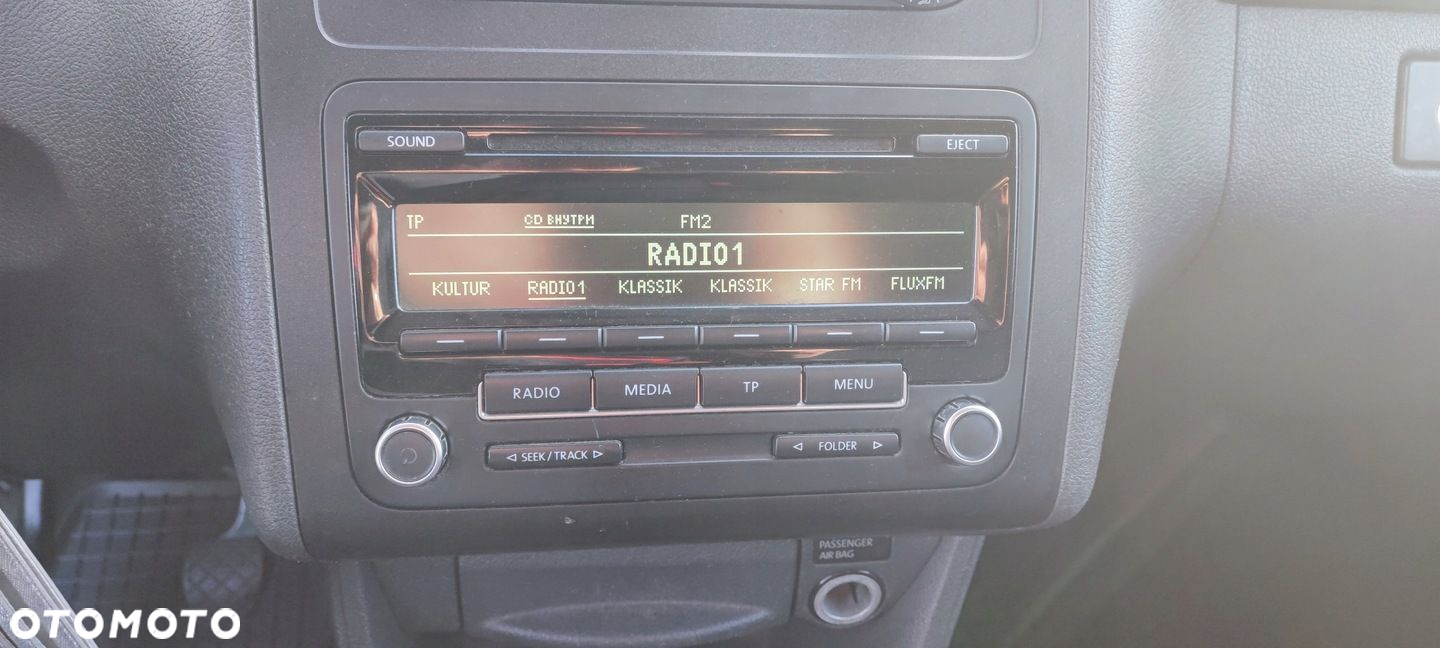 VW CADDY III LIFT 10-15r. RADIO FABRYCZNE CD  KOD - 5