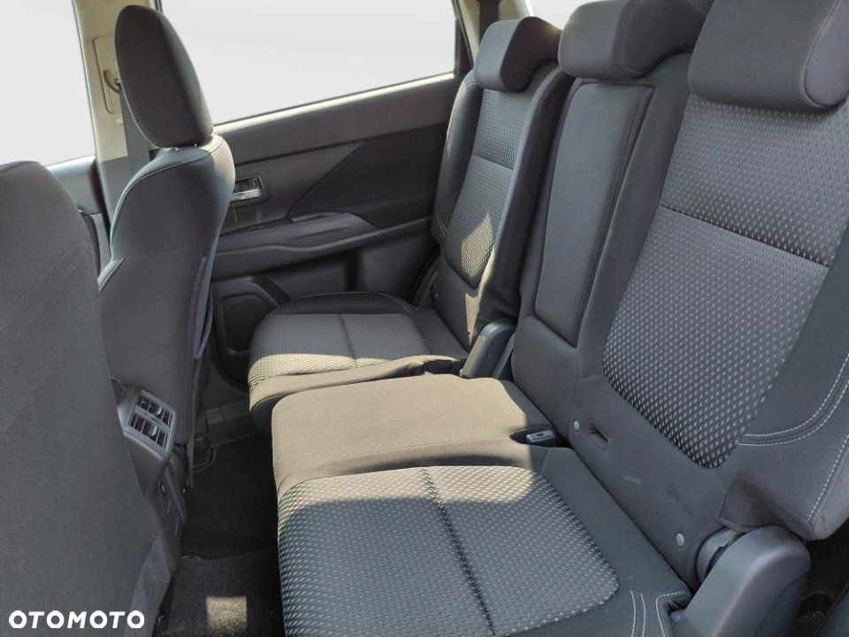 Mitsubishi Outlander - 3