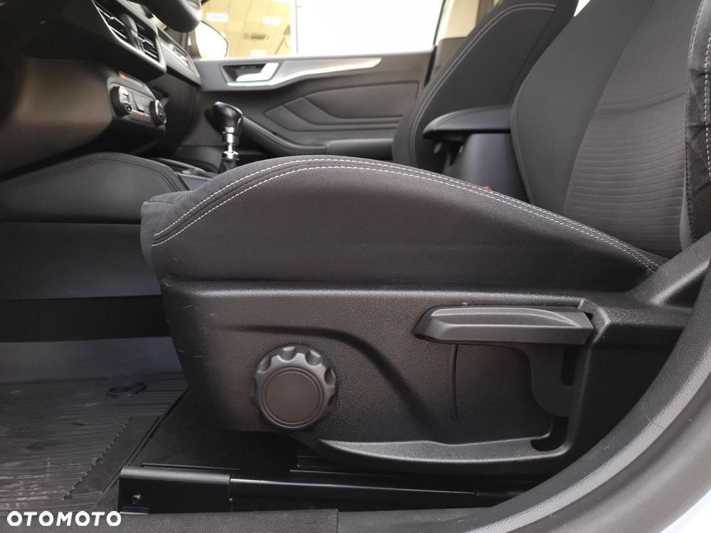 Ford Focus 1.0 EcoBoost Titanium Business - 25