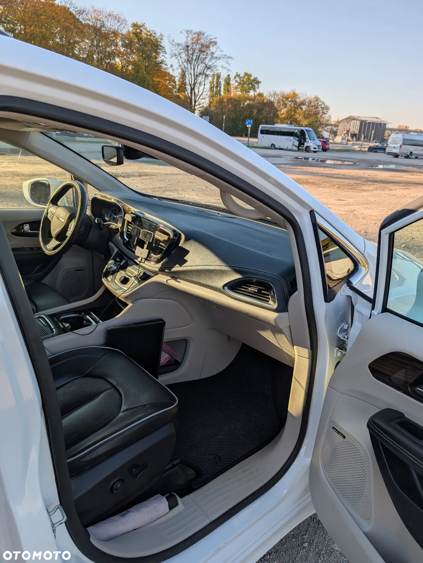 Chrysler Pacifica - 8