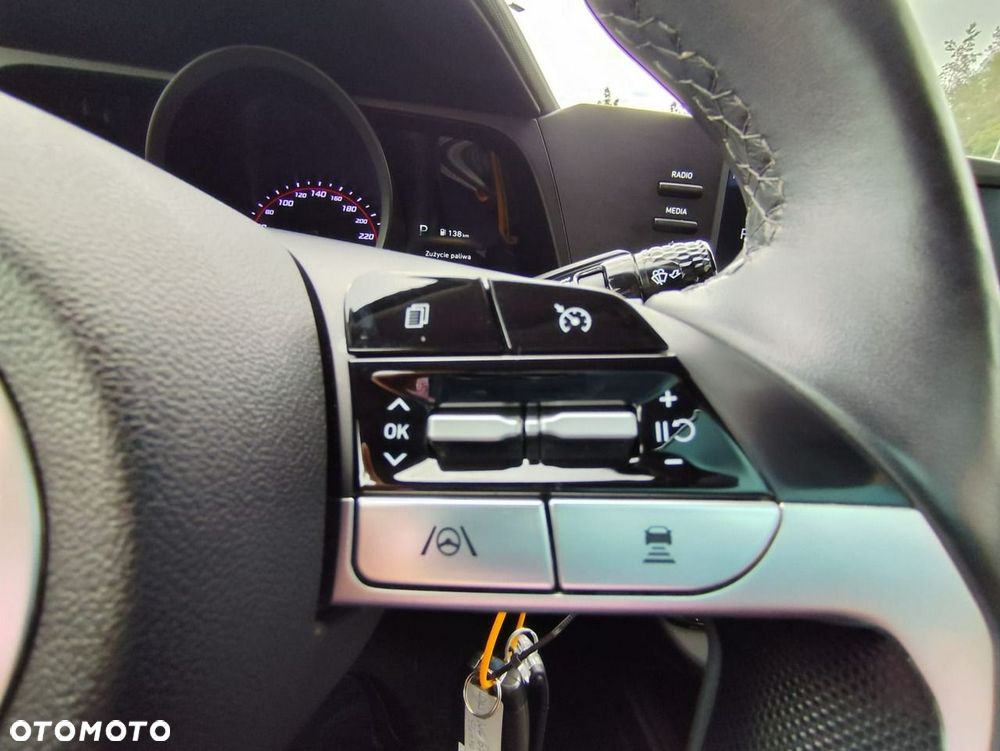 Hyundai Elantra - 25