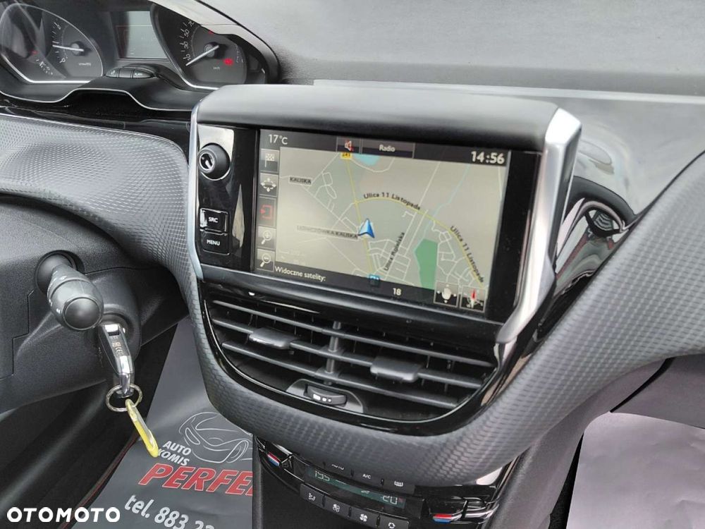 Peugeot 208 - 17