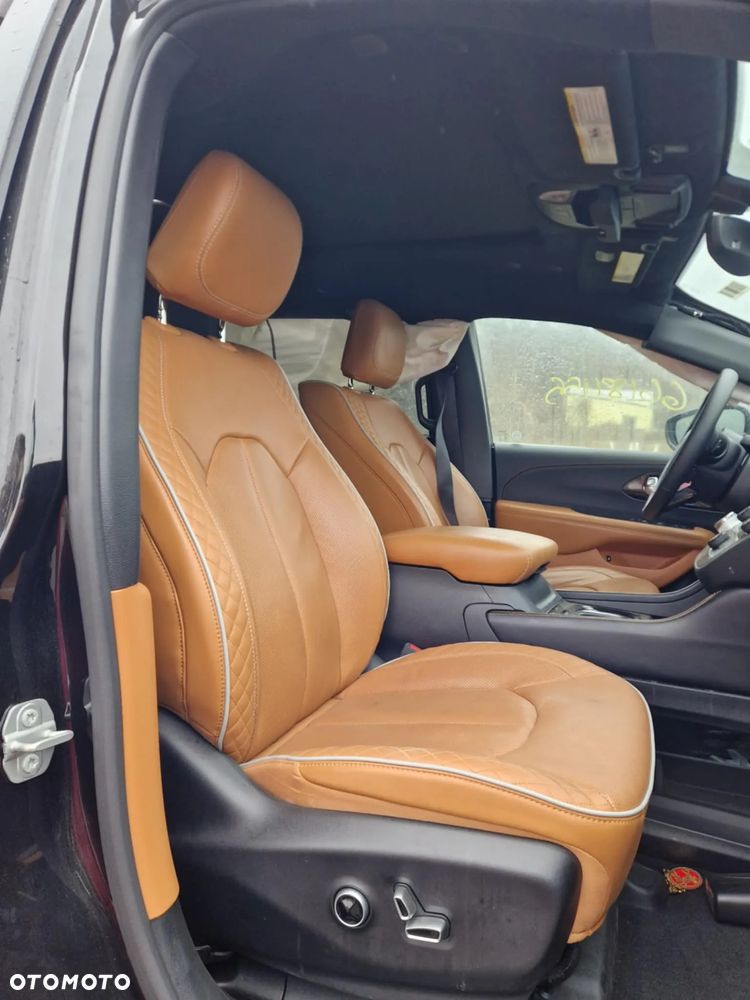 Chrysler Pacifica - 8