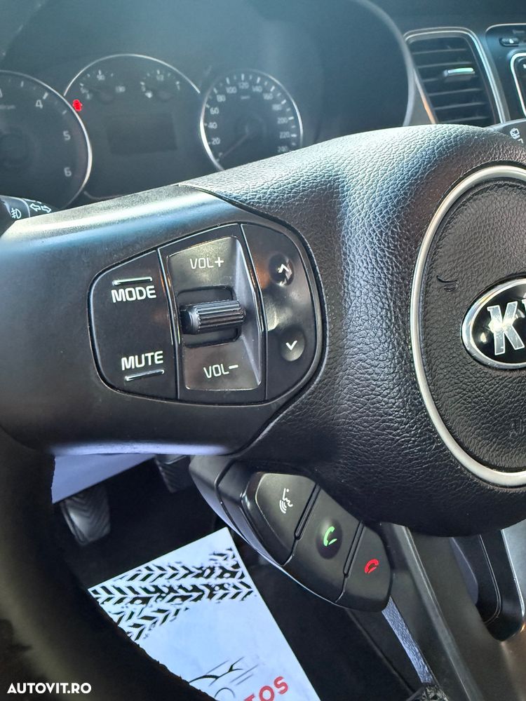 Kia Carens 1.7 CRDi 136 Dream Team Edition - 13