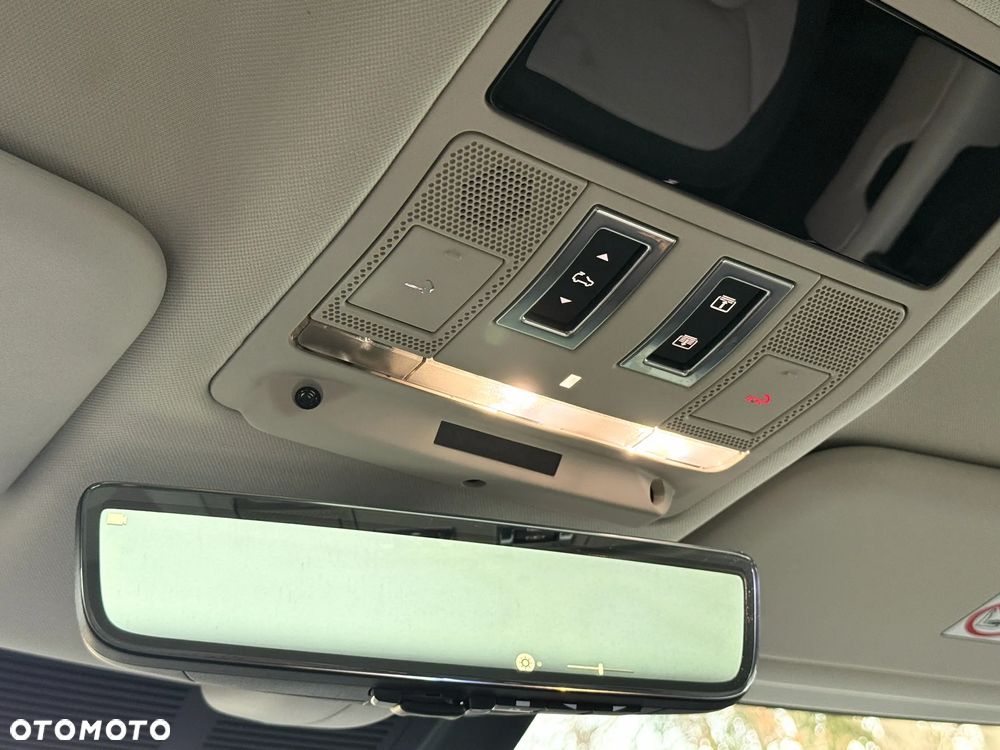 Land Rover Defender 110 D300 X-Dynamic HSE - 21