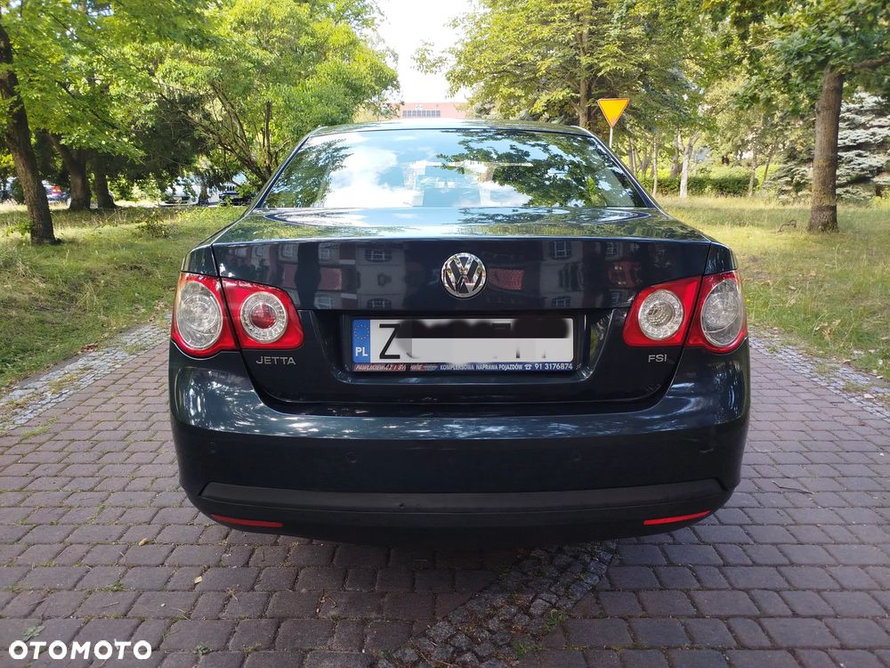 Volkswagen Jetta - 3