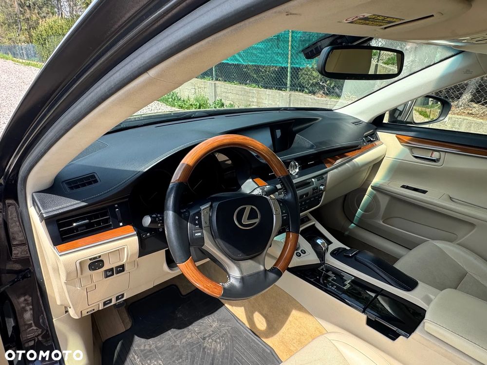 Lexus ES Standard - 15