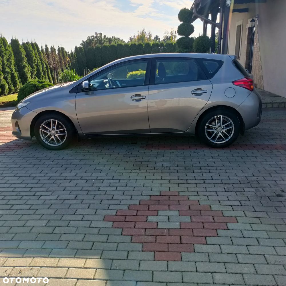 Toyota Auris 2014 photo 3
