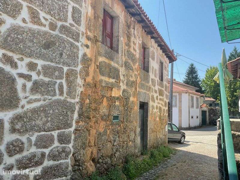 Casa antiga de pedra - Grande imagem: 4/12