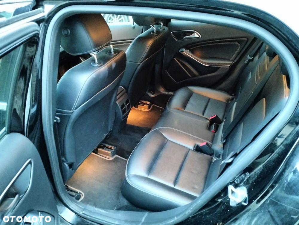 Mercedes-Benz GLA 250 4-Matic AMG Line - 14
