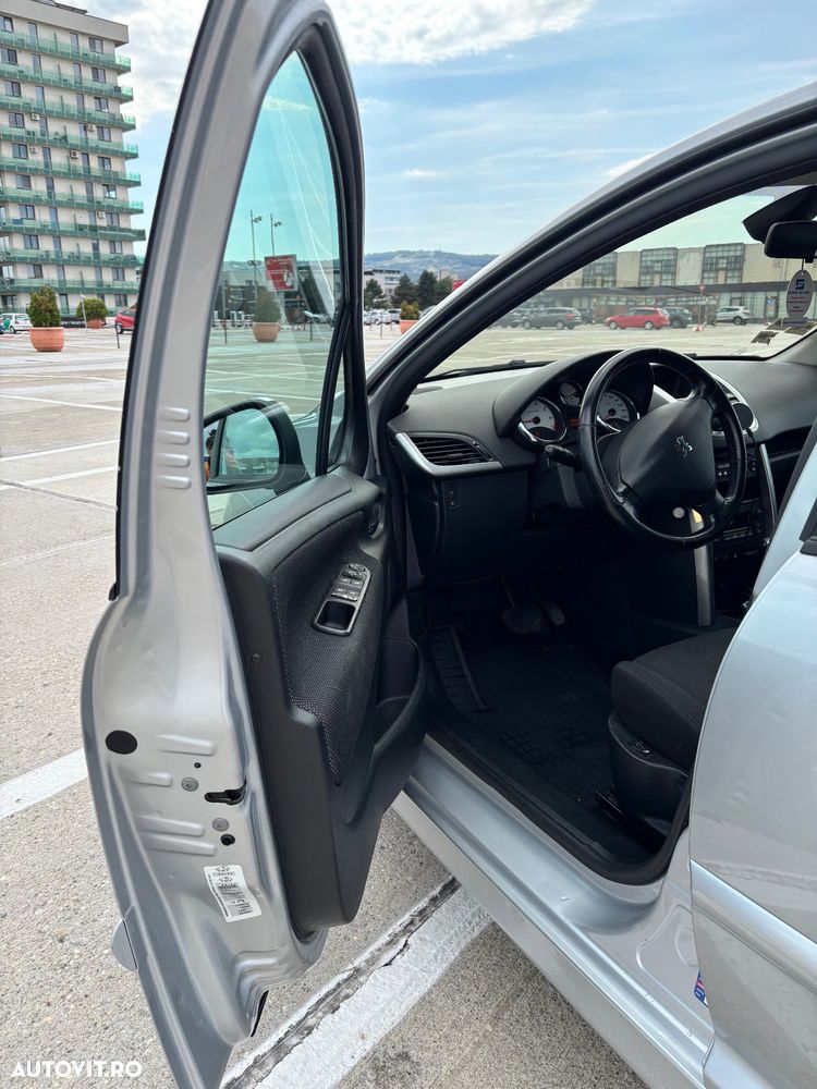 Peugeot 207 - 8
