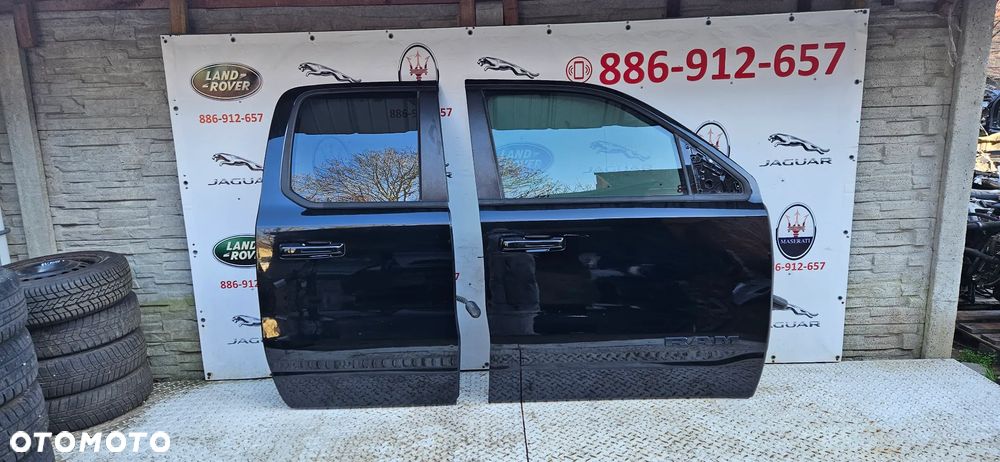 RAM 1500 V 5  2019- Big Horn KRÓTKI QUAD CAB 1,5 Drzwi przód prawy Drzwi przednie prawe  KOMPLETNE KOLOR PXJ - 1