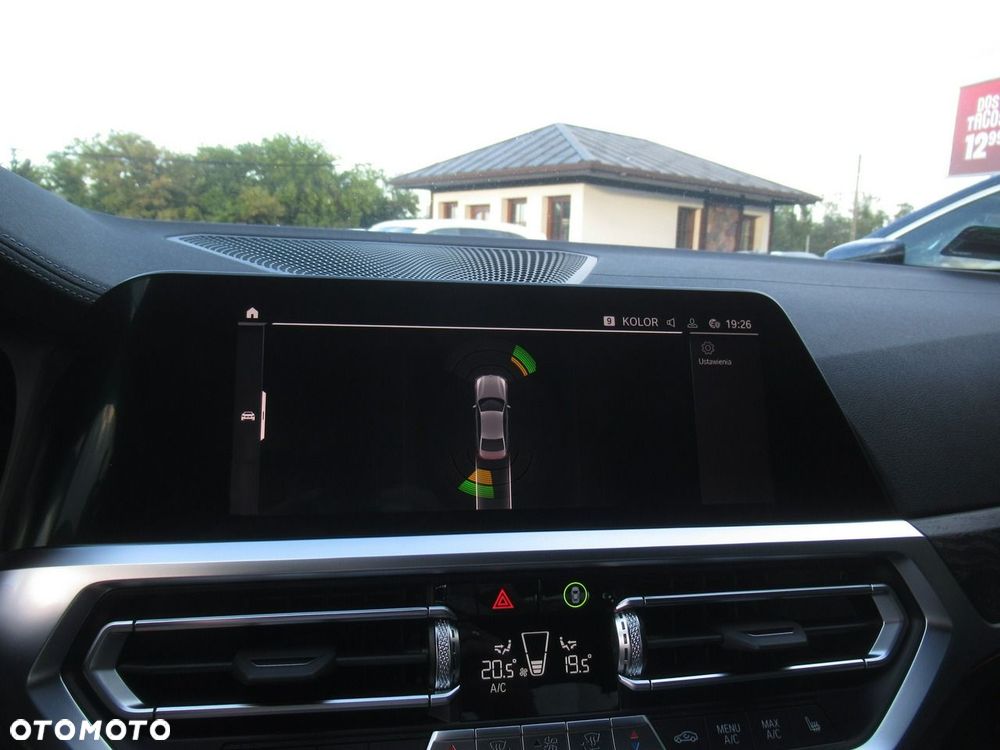 BMW Seria 3 320i Luxury Line - 37