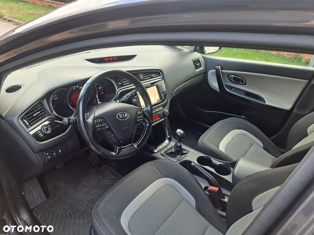 Kia Ceed - 11