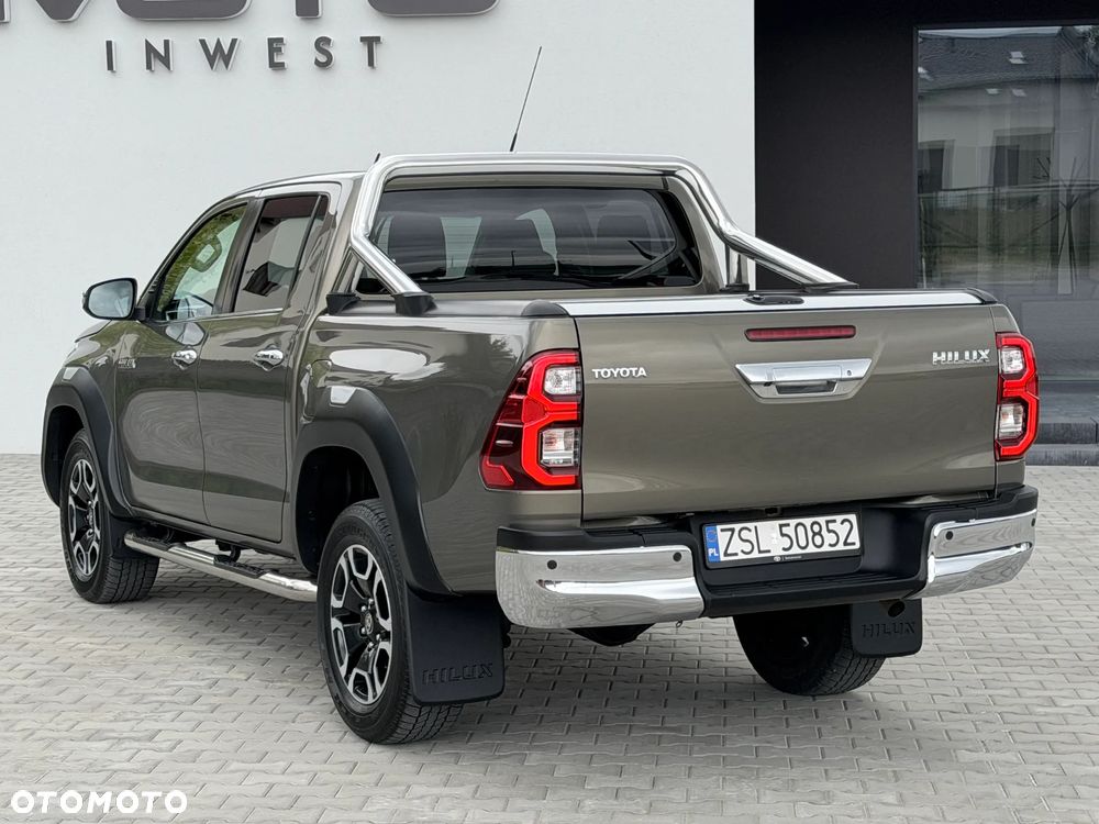 Toyota Hilux 2.8 D-4D Double Cab Invincible 4x4 - 5