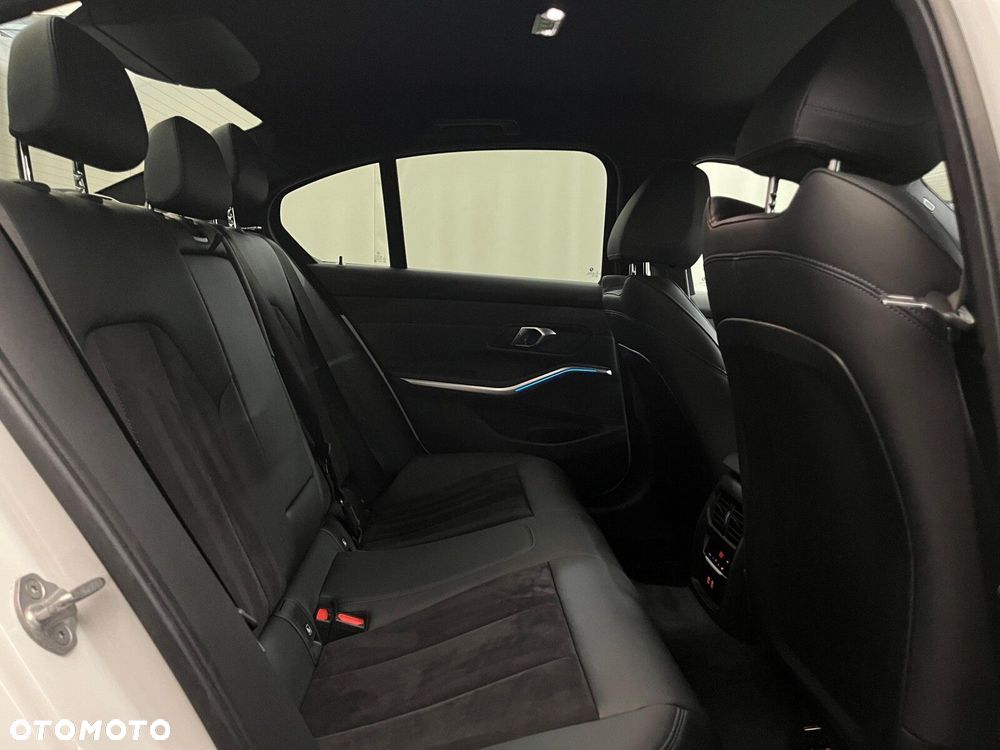 BMW Seria 3 320d xDrive mHEV M Sport sport - 35