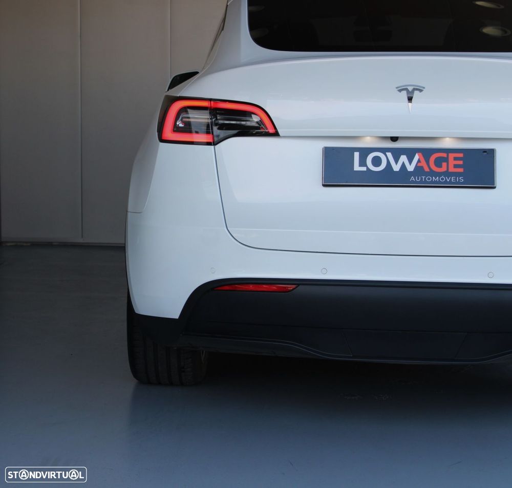 Tesla Model Y Long Range Dual Motor AWD - 32
