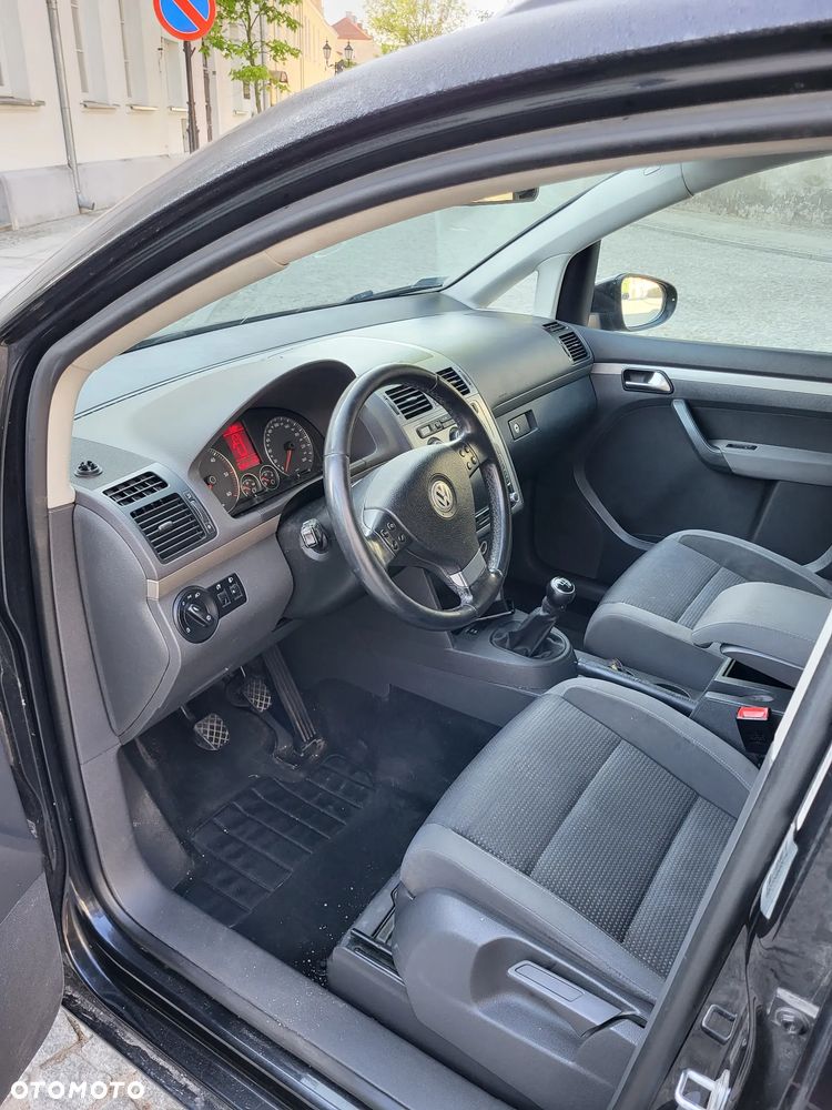 Volkswagen Touran 1.9 TDI Highline - 9