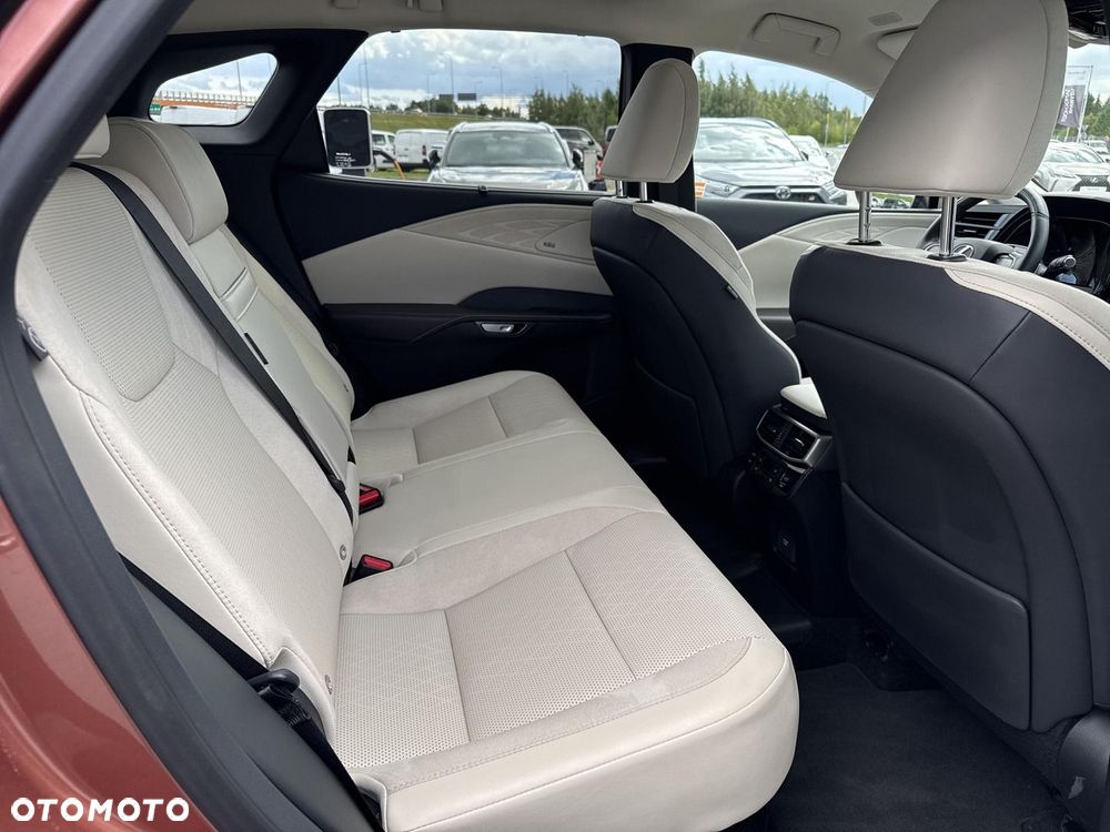 Lexus RX 450h+ Omotenashi - 10