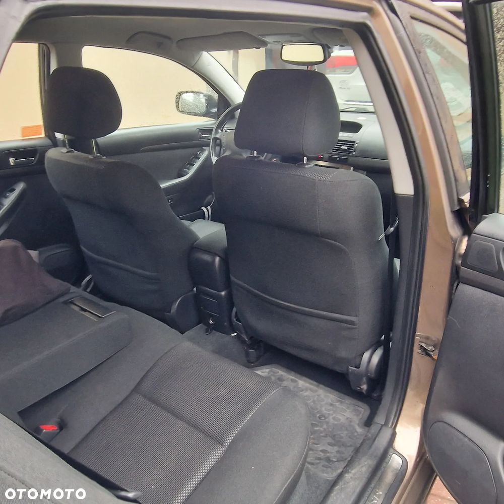 Toyota Avensis 2.0 VVT-i Combi Sol - 8