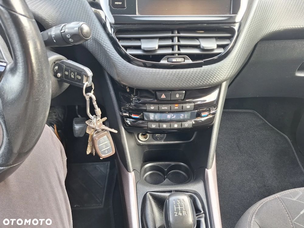 Peugeot 2008 BlueHDi 100 STOP & START Allure - 20