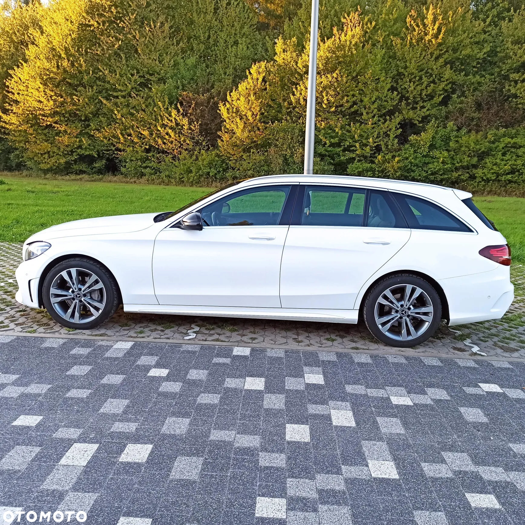 Mercedes-Benz Klasa C 220 d 4Matic T 9G-TRONIC AMG Line - 15