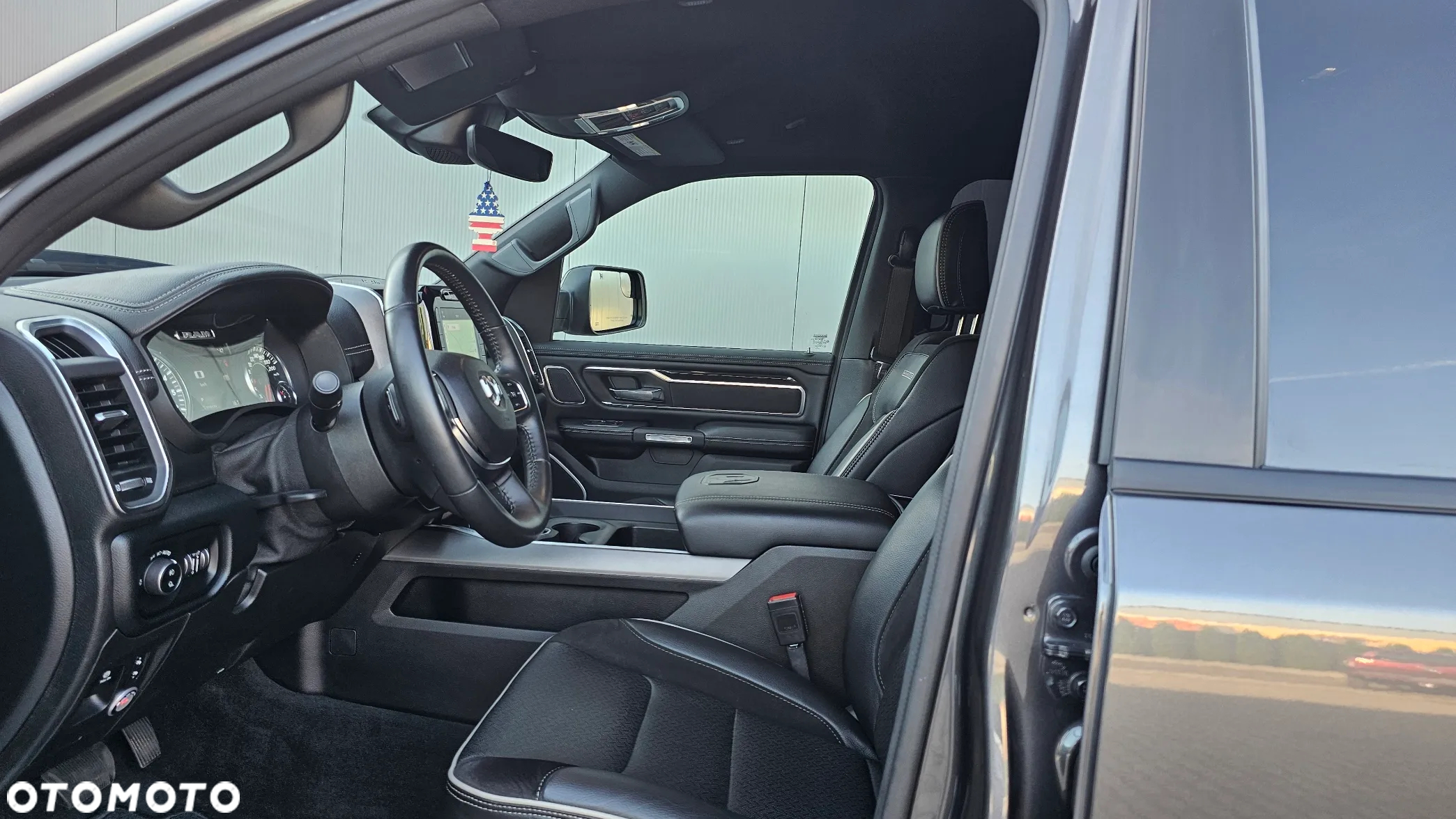 Dodge RAM 1500 5.7 4x4 - 14