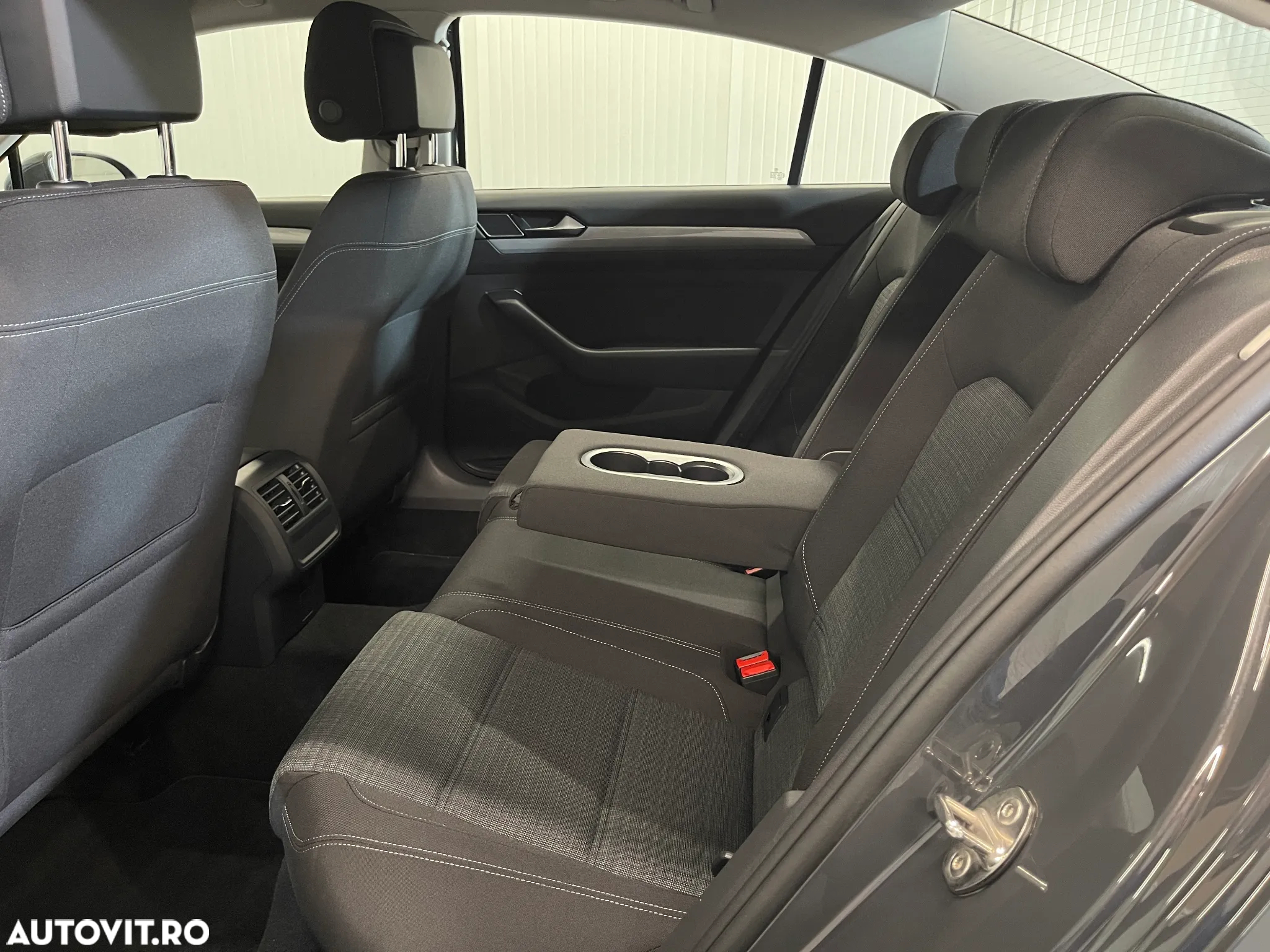 Volkswagen Passat 2.0 TDI DSG Comfortline - 11