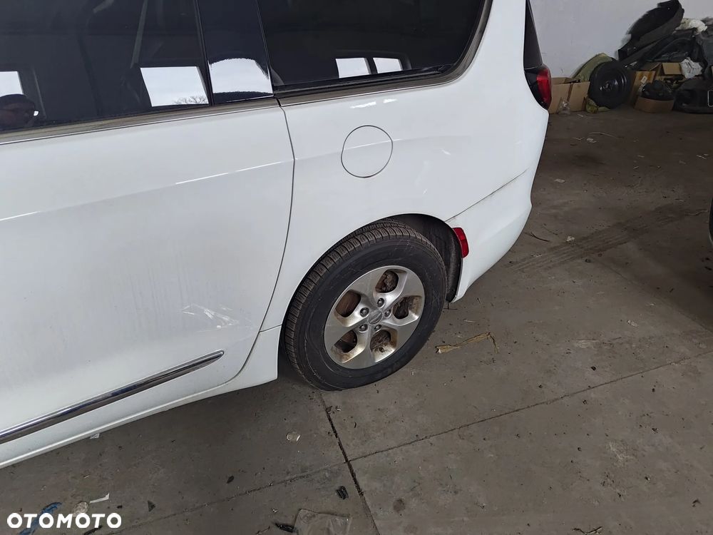 Chrysler Pacifica - 3