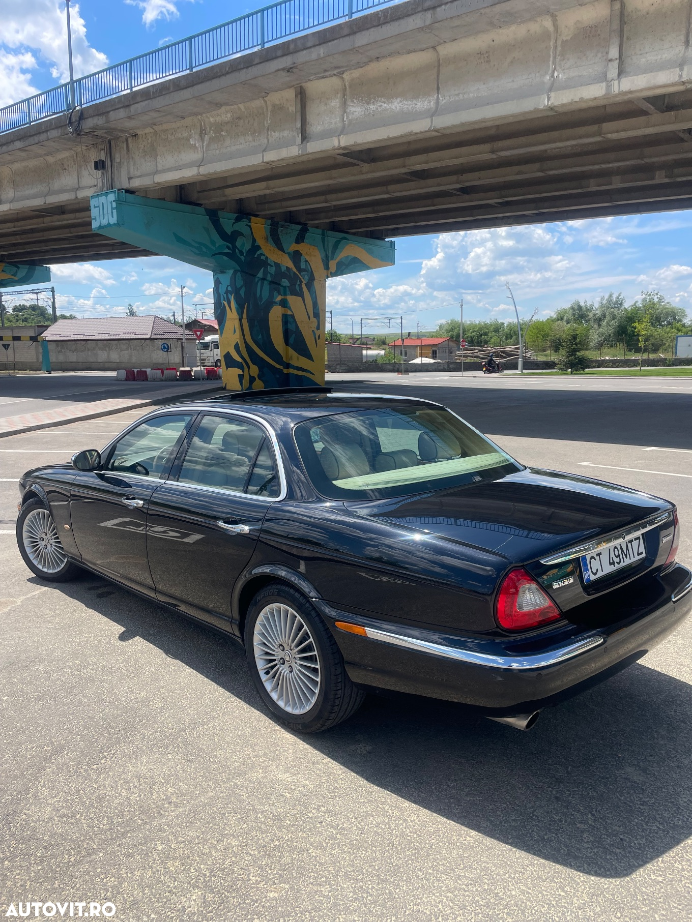 Jaguar XJ - 9