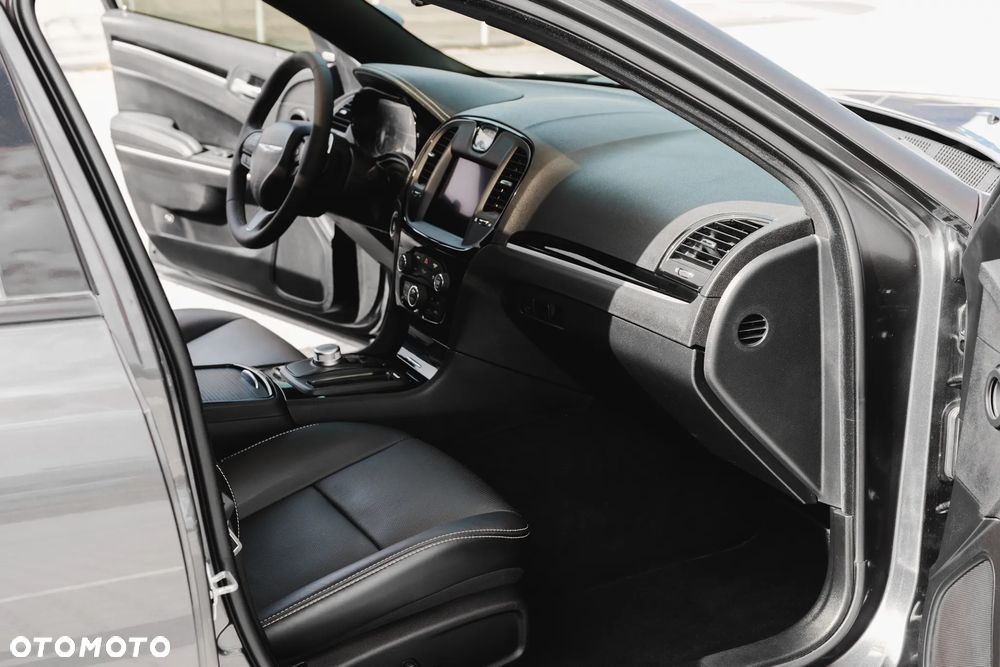 Chrysler 300s - 34