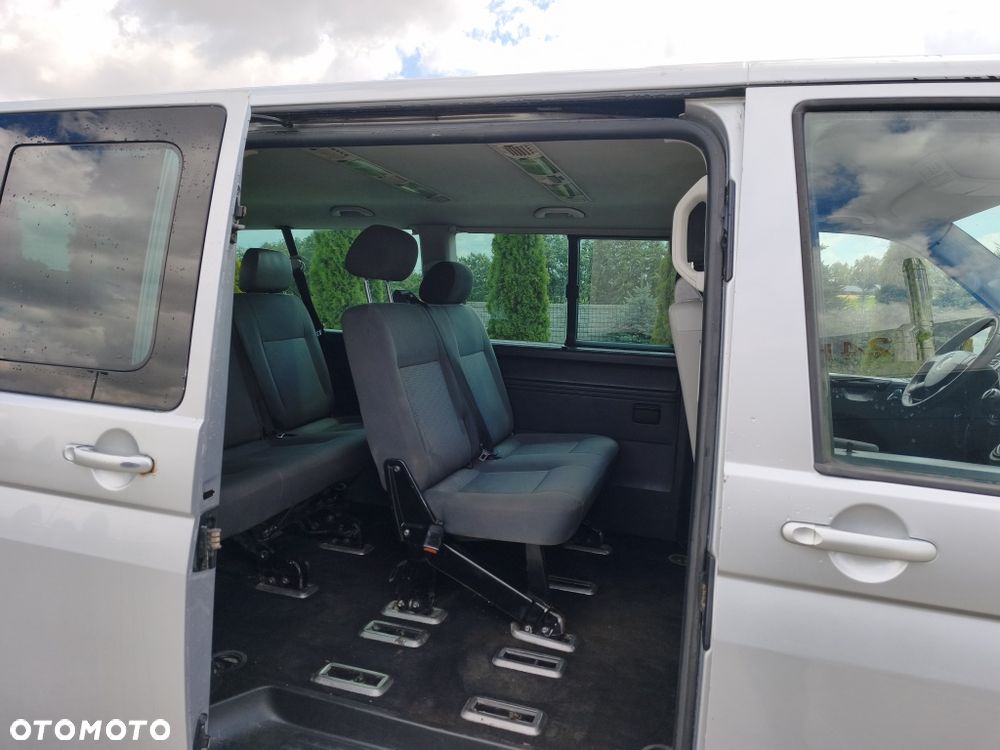 Volkswagen Caravelle - 8