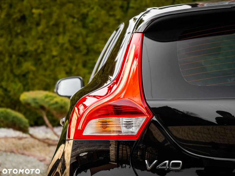 Volvo V40 D2 Drive-E R-Design Momentum - 36
